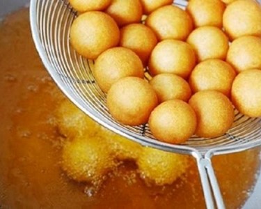 Cá viên chiên giòn vàng ruộm