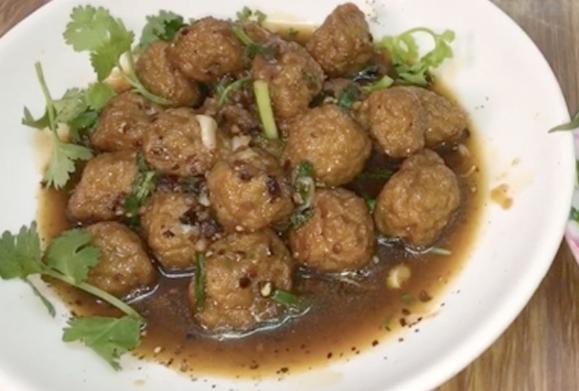Cá viên kho tiêu