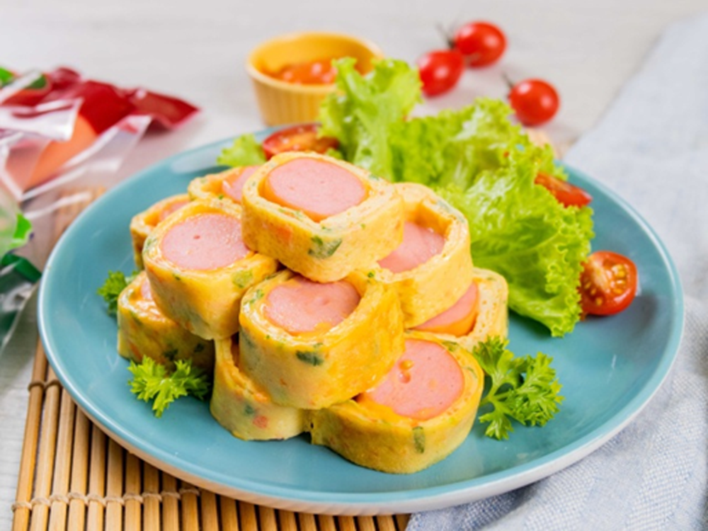 Xúc xích cuộn trứng